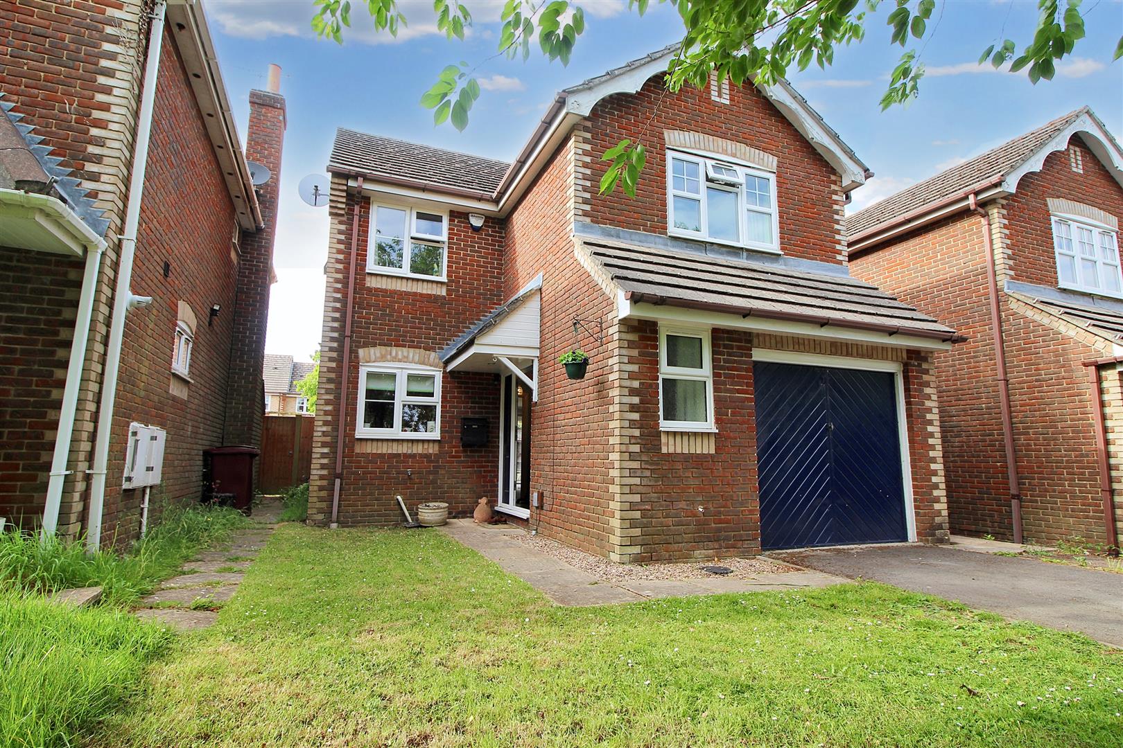 4 bed property in Manor Park Close, Reading